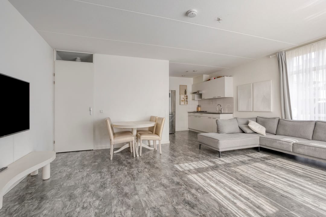 Foto 7 van Saparua 77