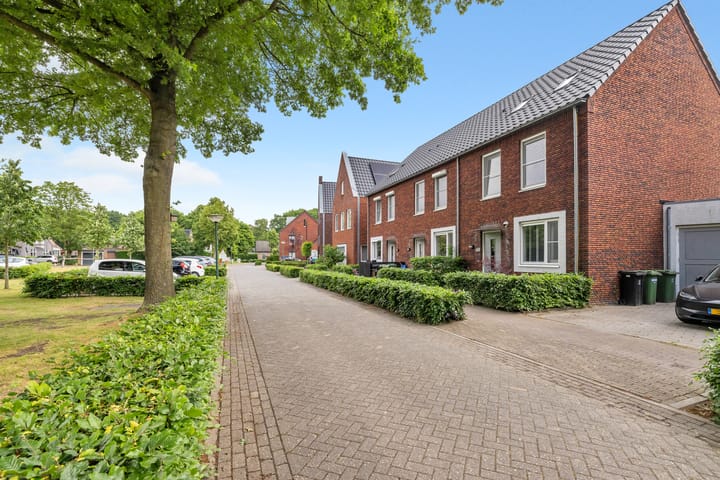 Foto 8 van Den Heuvel 48