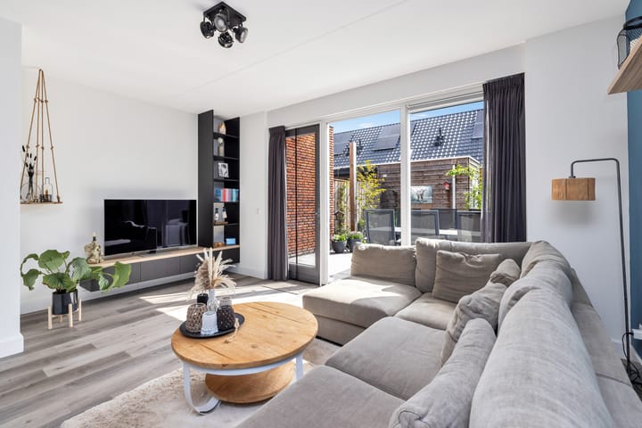 Foto 15 van Den Heuvel 48