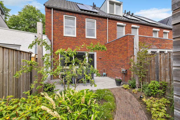 Foto 43 van Den Heuvel 48