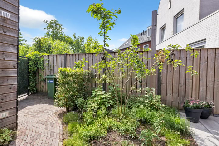 Foto 44 van Den Heuvel 48