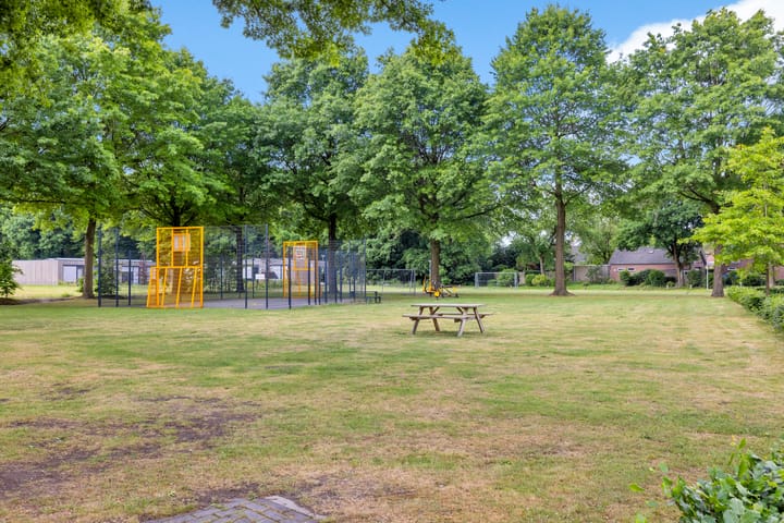 Foto 47 van Den Heuvel 48