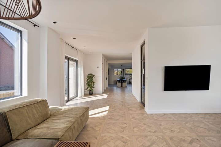 Photo 9 of Oud Adeselaan 6-A