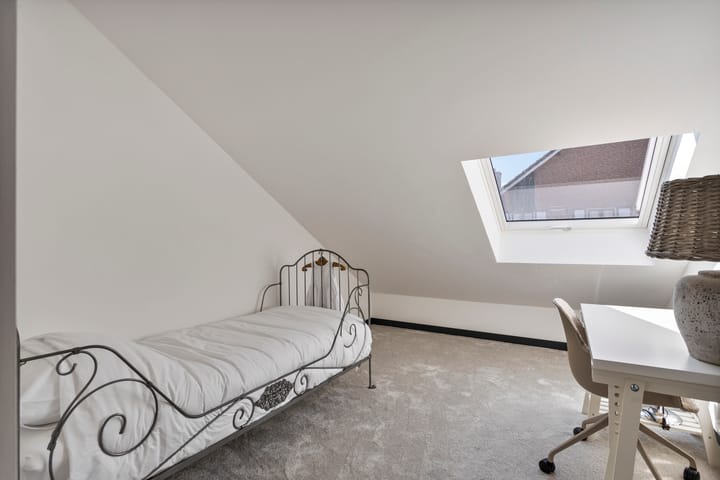 Photo 32 of Oud Adeselaan 6-A