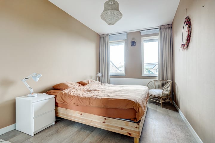 Photo 19 of Annie M.G. Schmidthof 13