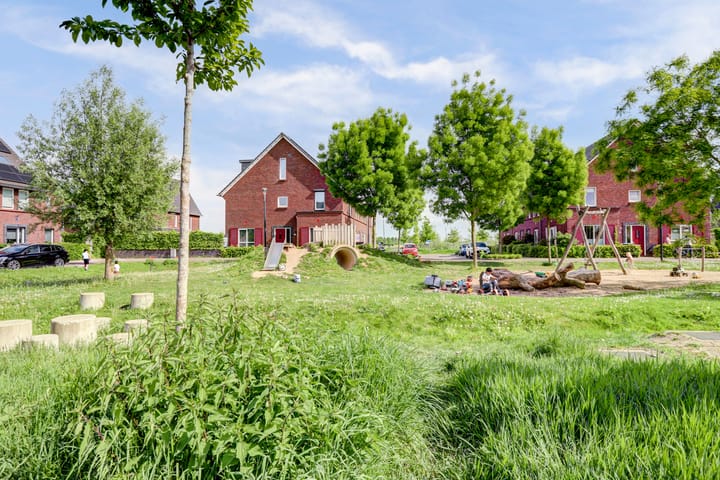 Photo 39 of Annie M.G. Schmidthof 13