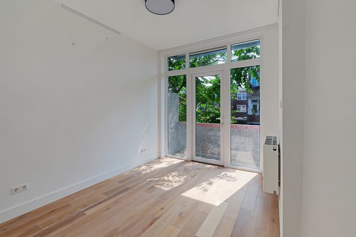 Photo 11 of Hoog Buurlostraat 48