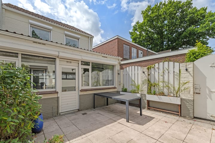 Photo 38 of Hendrikstraat 10