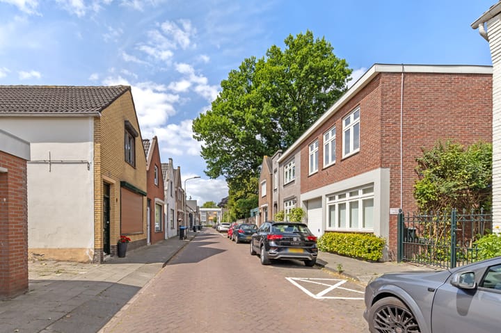 Photo 43 of Hendrikstraat 10