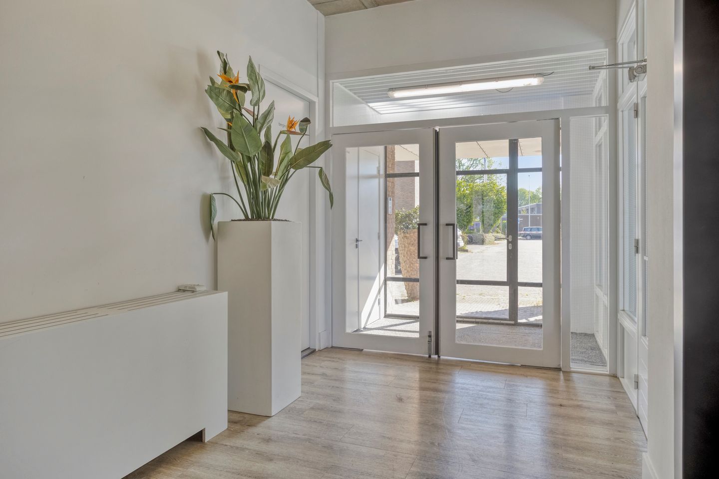 Photo 20 of Eekbrouwersweg 6-A