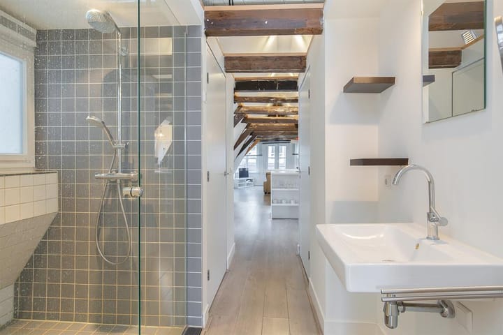 Foto 11 van Warmoesstraat 73-3