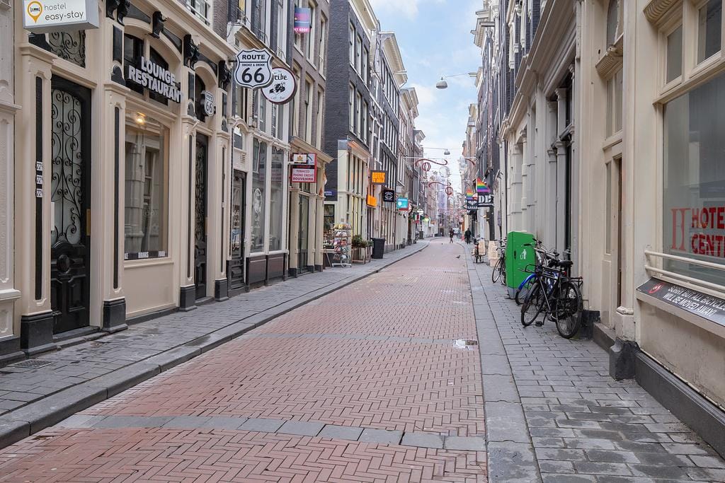 Foto 20 van Warmoesstraat 73-3