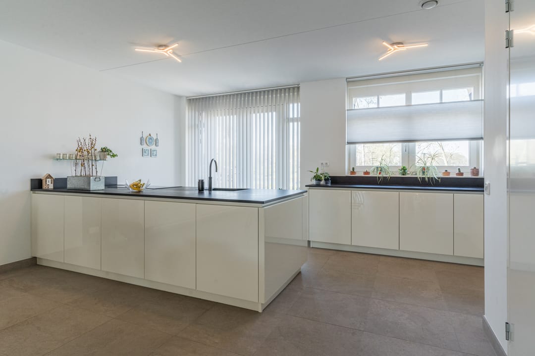 Photo 11 of Wilhelminakanaal Oost 37