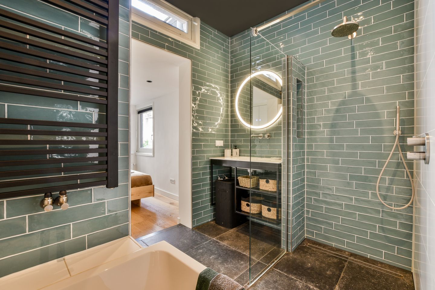 Photo 4 of Groenmarktkade 1-1