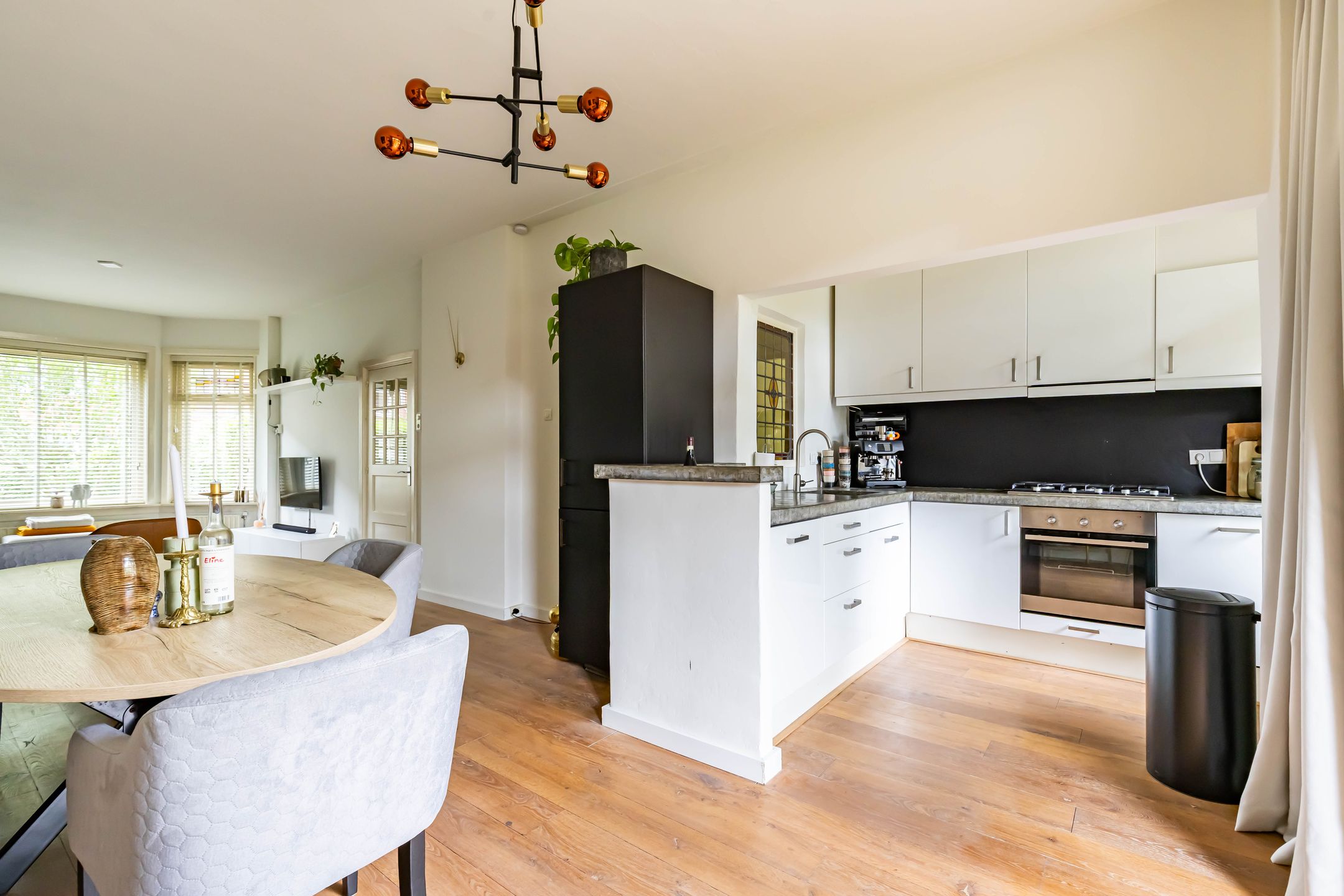 Photo 15 of Hamburgerstraat 9