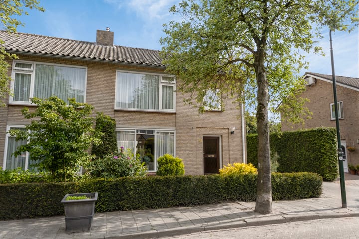 Photo 38 of Zagerstraat 22