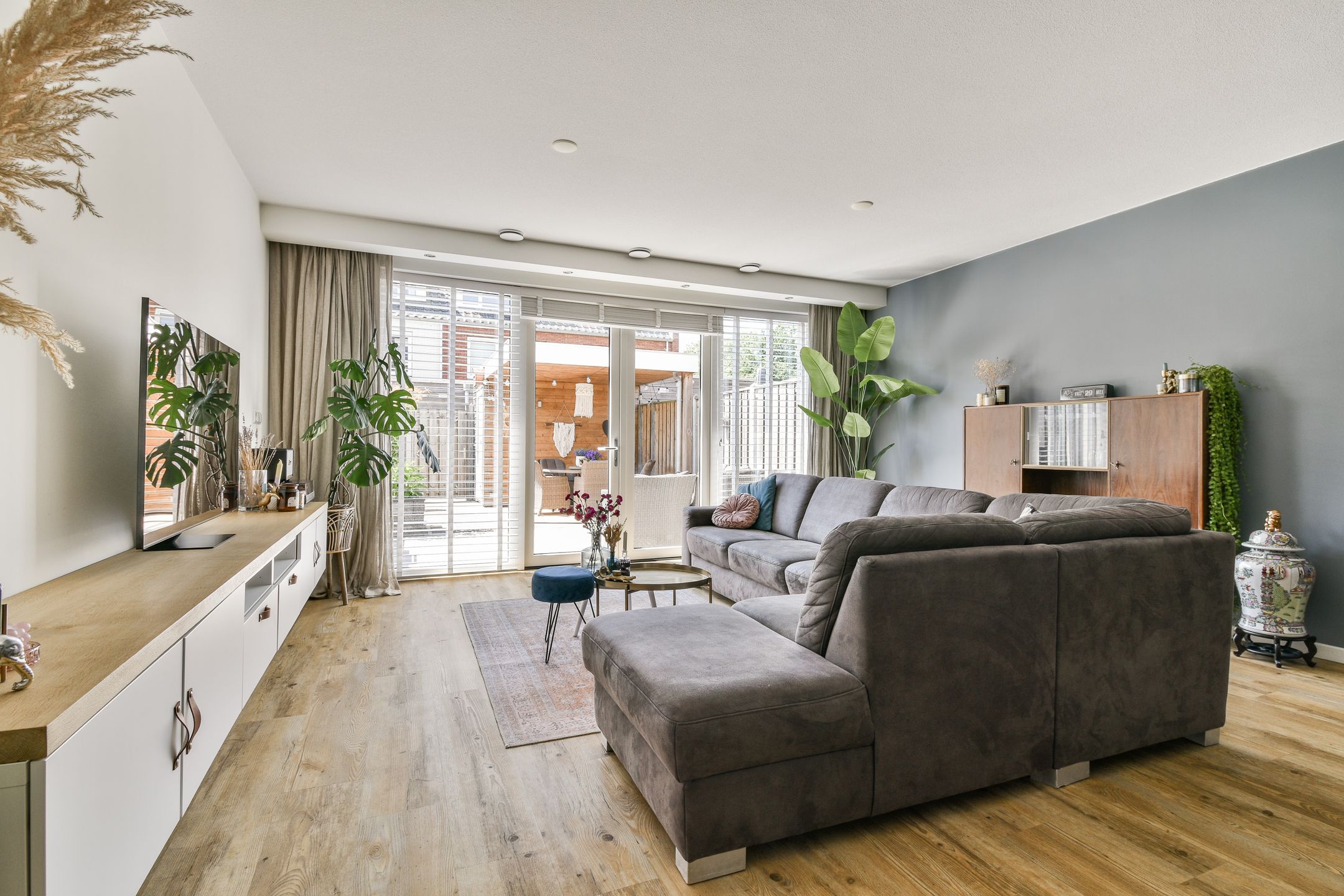 Photo 3 of Anne Frankhove 88