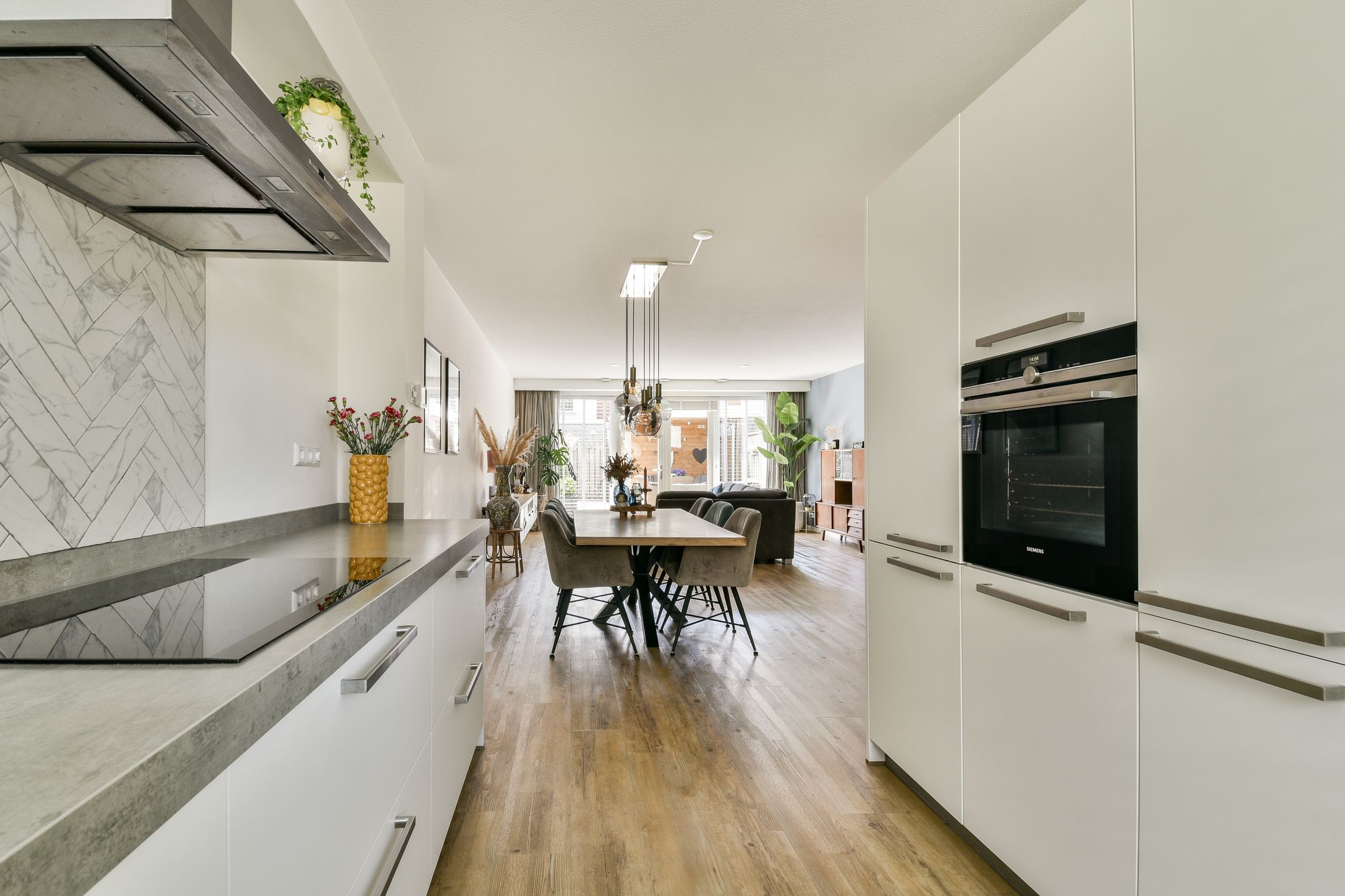 Photo 6 of Anne Frankhove 88