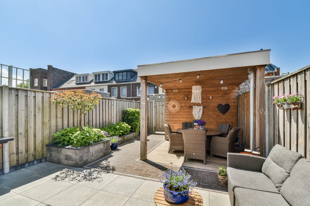 Photo 8 of Anne Frankhove 88