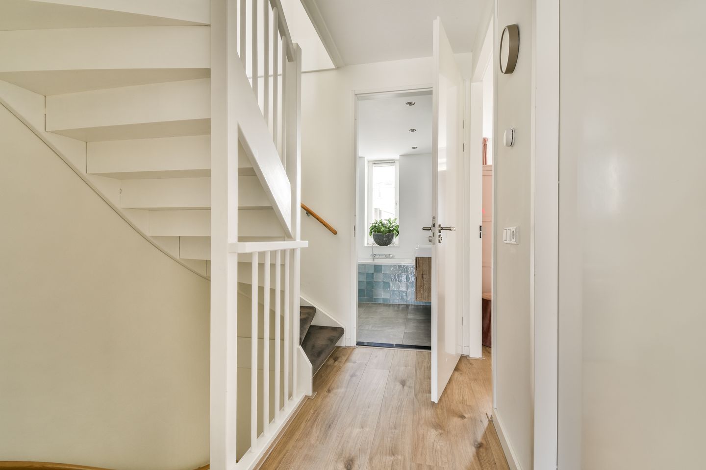 Photo 14 of Anne Frankhove 88