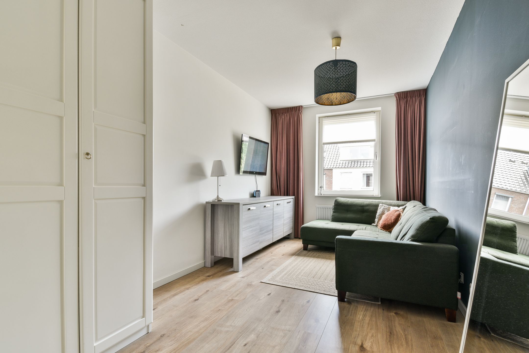 Photo 18 of Anne Frankhove 88