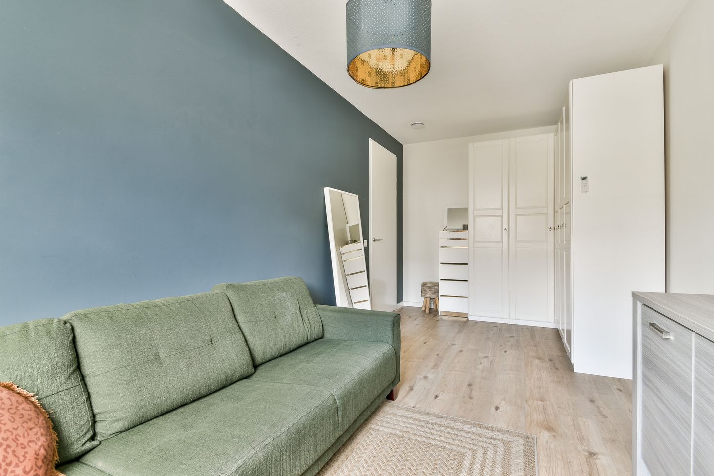 Photo 19 of Anne Frankhove 88