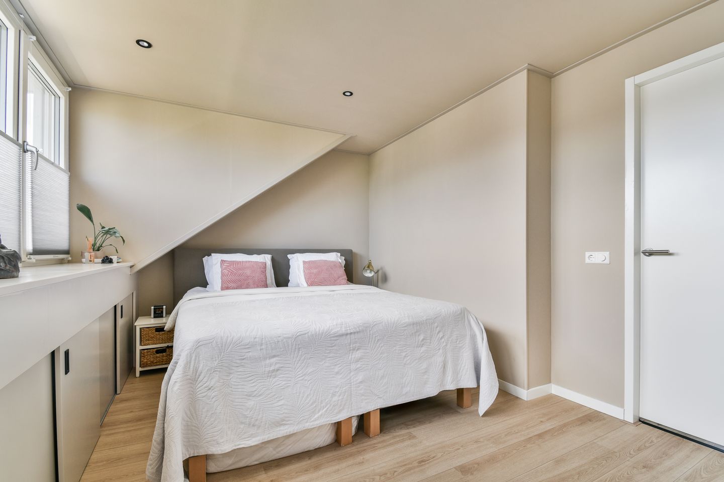 Photo 25 of Anne Frankhove 88