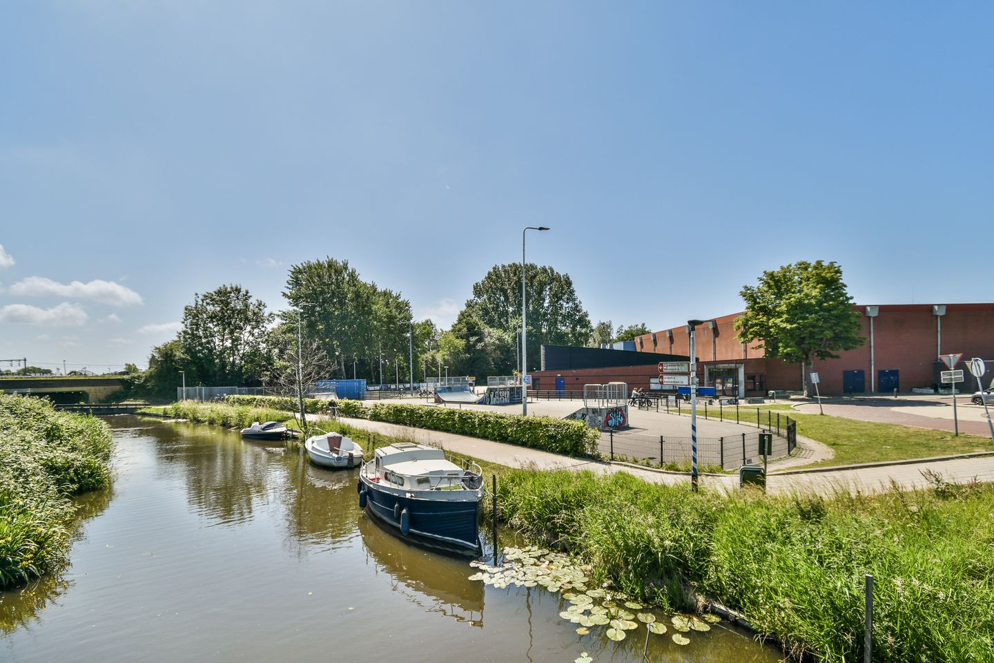 Photo 29 of Anne Frankhove 88