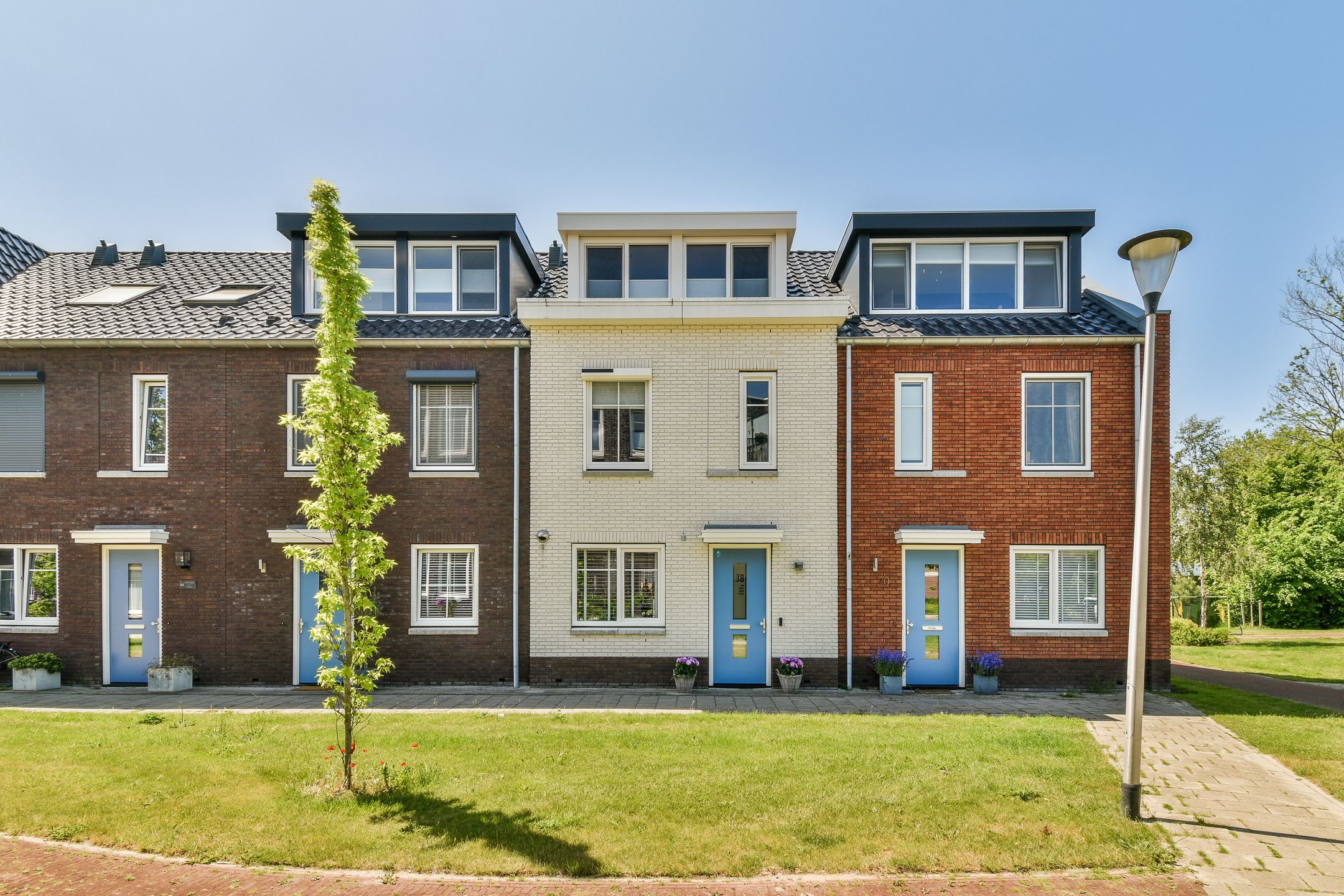 Photo 30 of Anne Frankhove 88