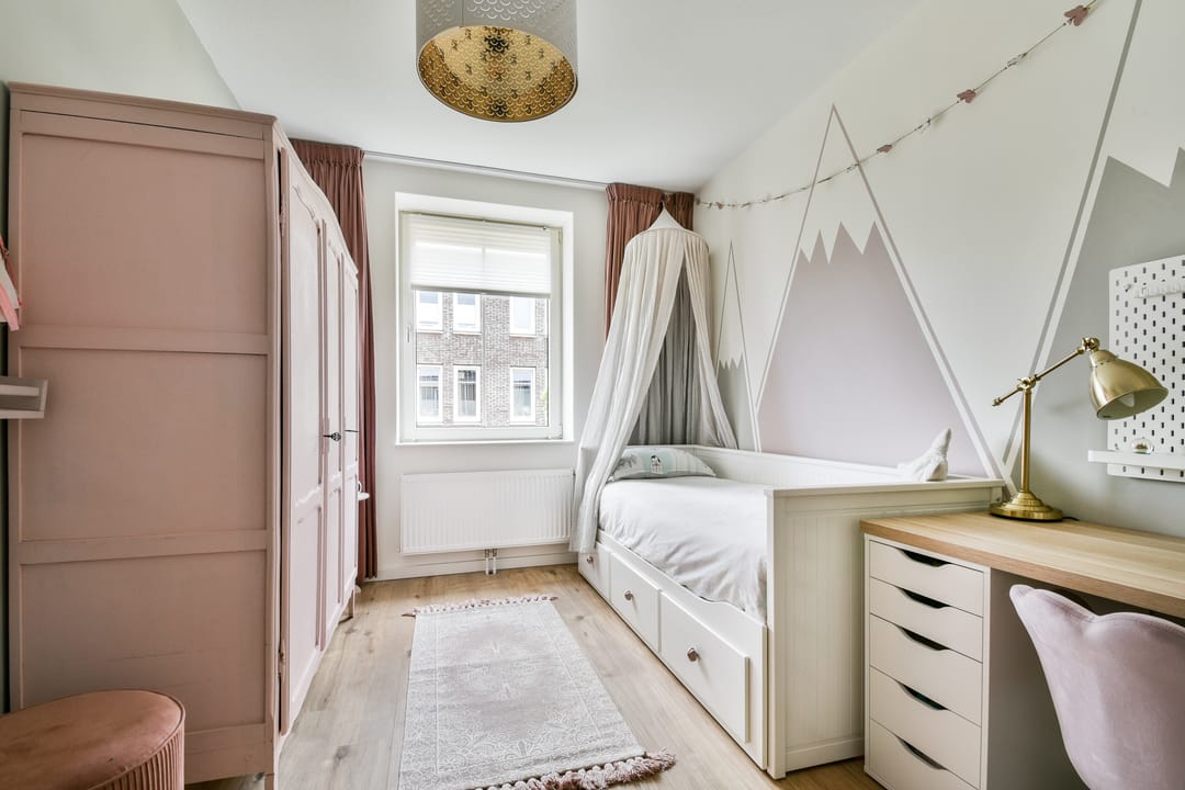 Photo 16 of Anne Frankhove 88