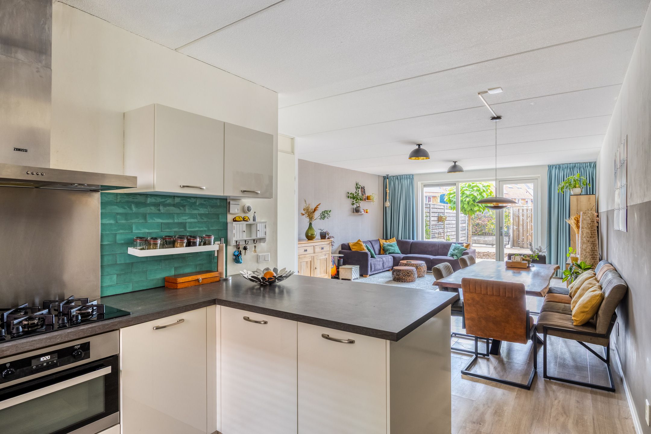 Photo 9 of Bisschop Janssensstraat 28