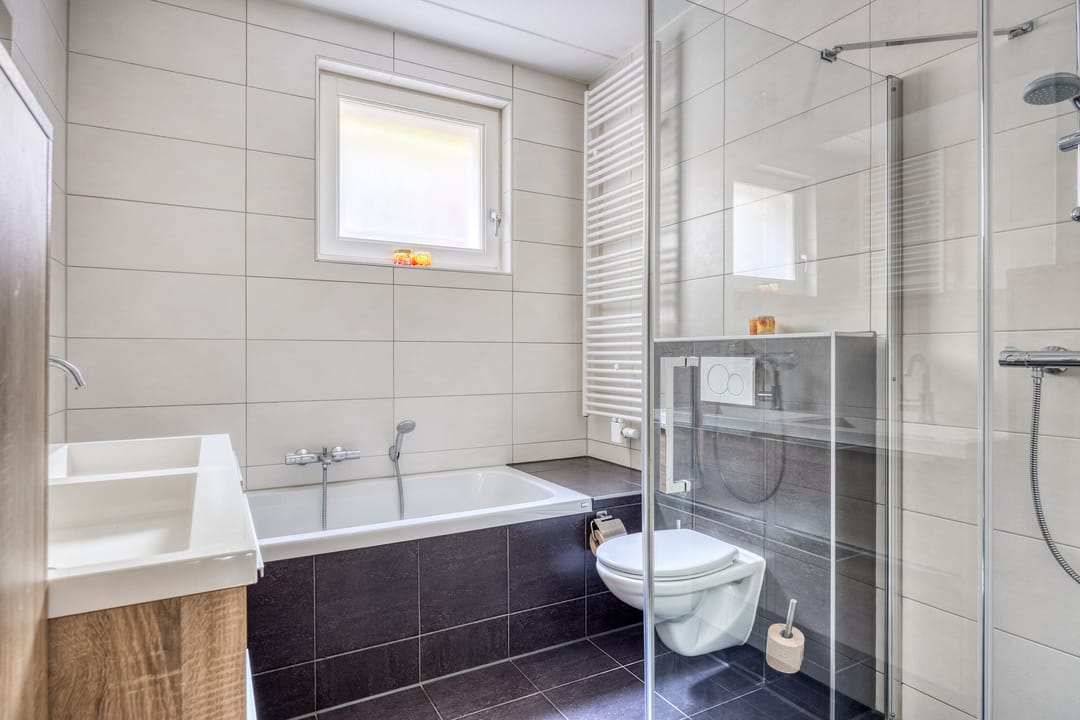 Photo 16 of Bisschop Janssensstraat 28