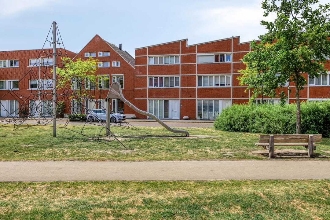 Photo 32 of Bisschop Janssensstraat 28