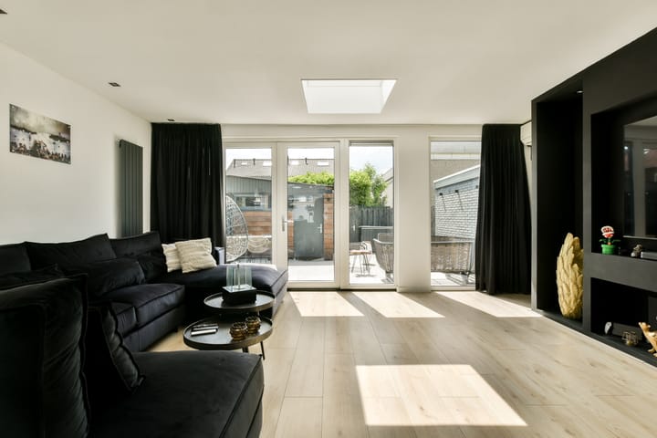 Photo 6 of Van der Veenstraat 11