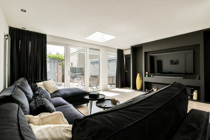 Photo 7 of Van der Veenstraat 11