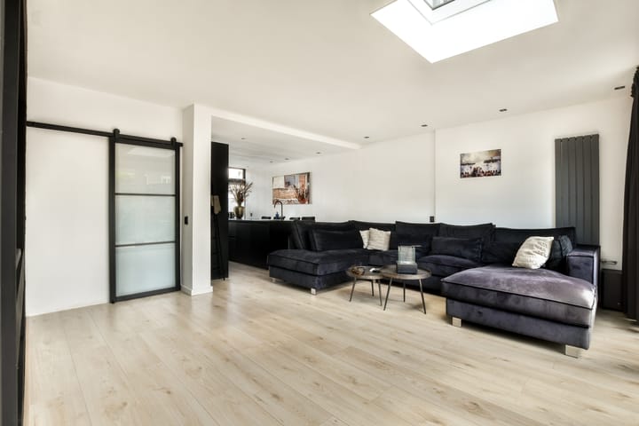 Photo 8 of Van der Veenstraat 11