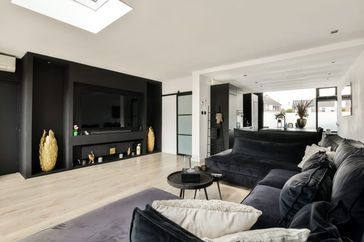 Photo 9 of Van der Veenstraat 11