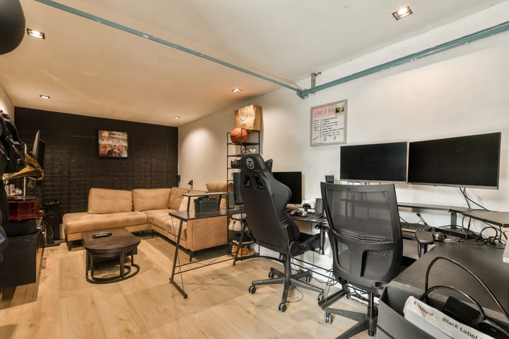 Photo 13 of Van der Veenstraat 11