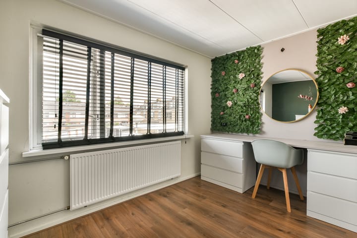 Photo 18 of Van der Veenstraat 11