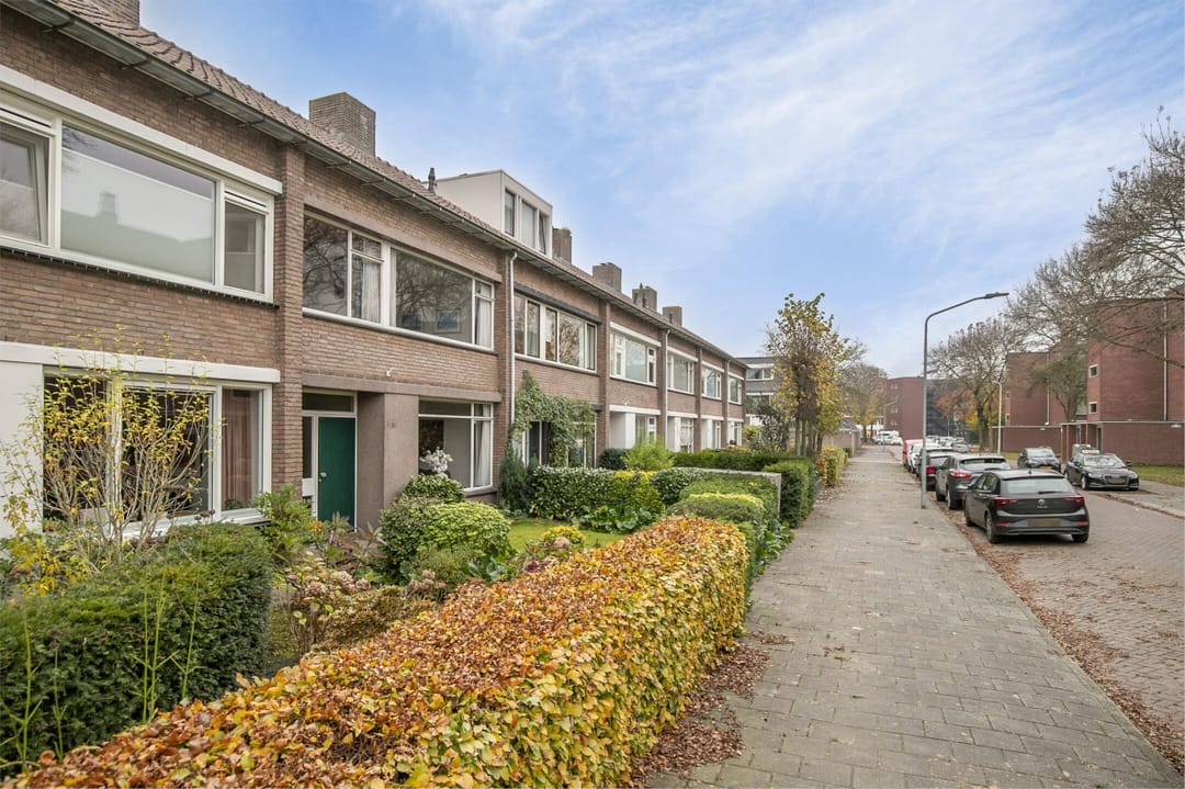 Photo 2 of Veldekestraat 25