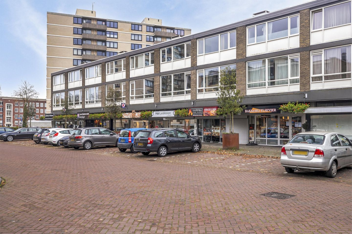 Photo 40 of Veldekestraat 25
