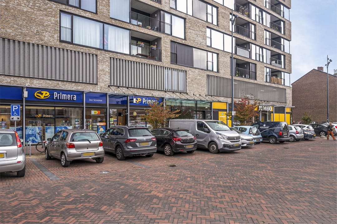 Photo 41 of Veldekestraat 25