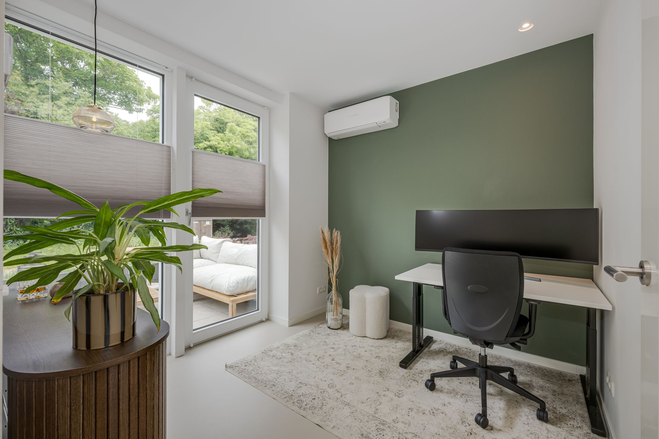 Photo 9 of Nelson Mandelapad 12