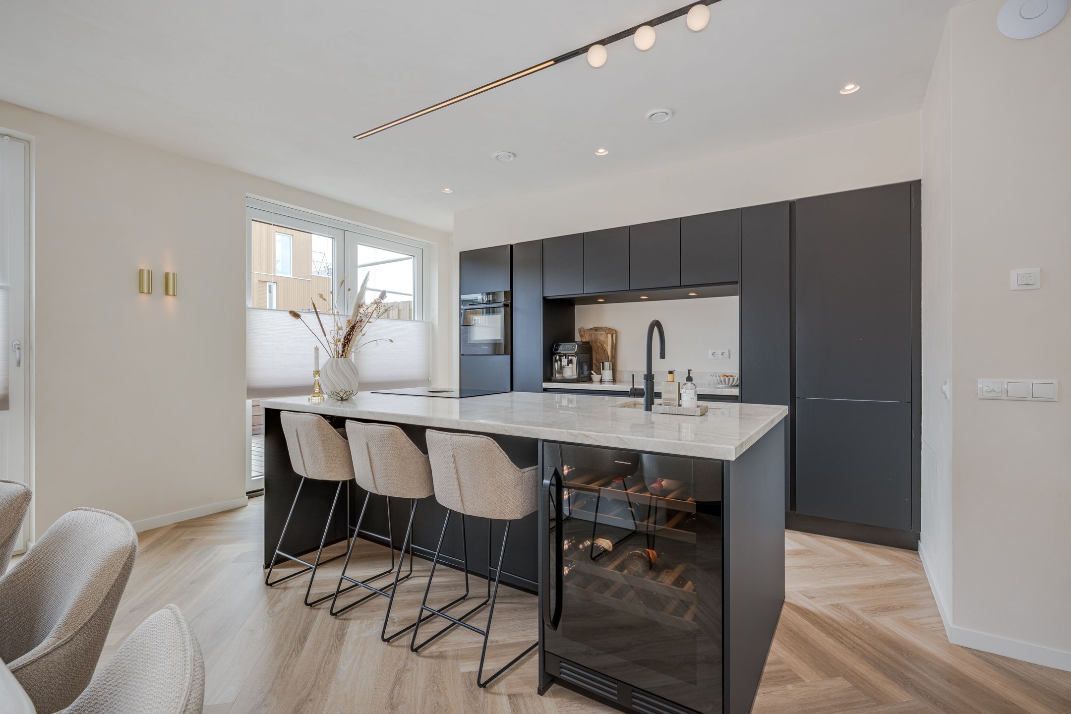 Photo 21 of Nelson Mandelapad 12