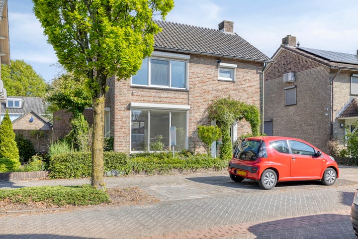 Photo 2 of Driek van Erpstraat 27