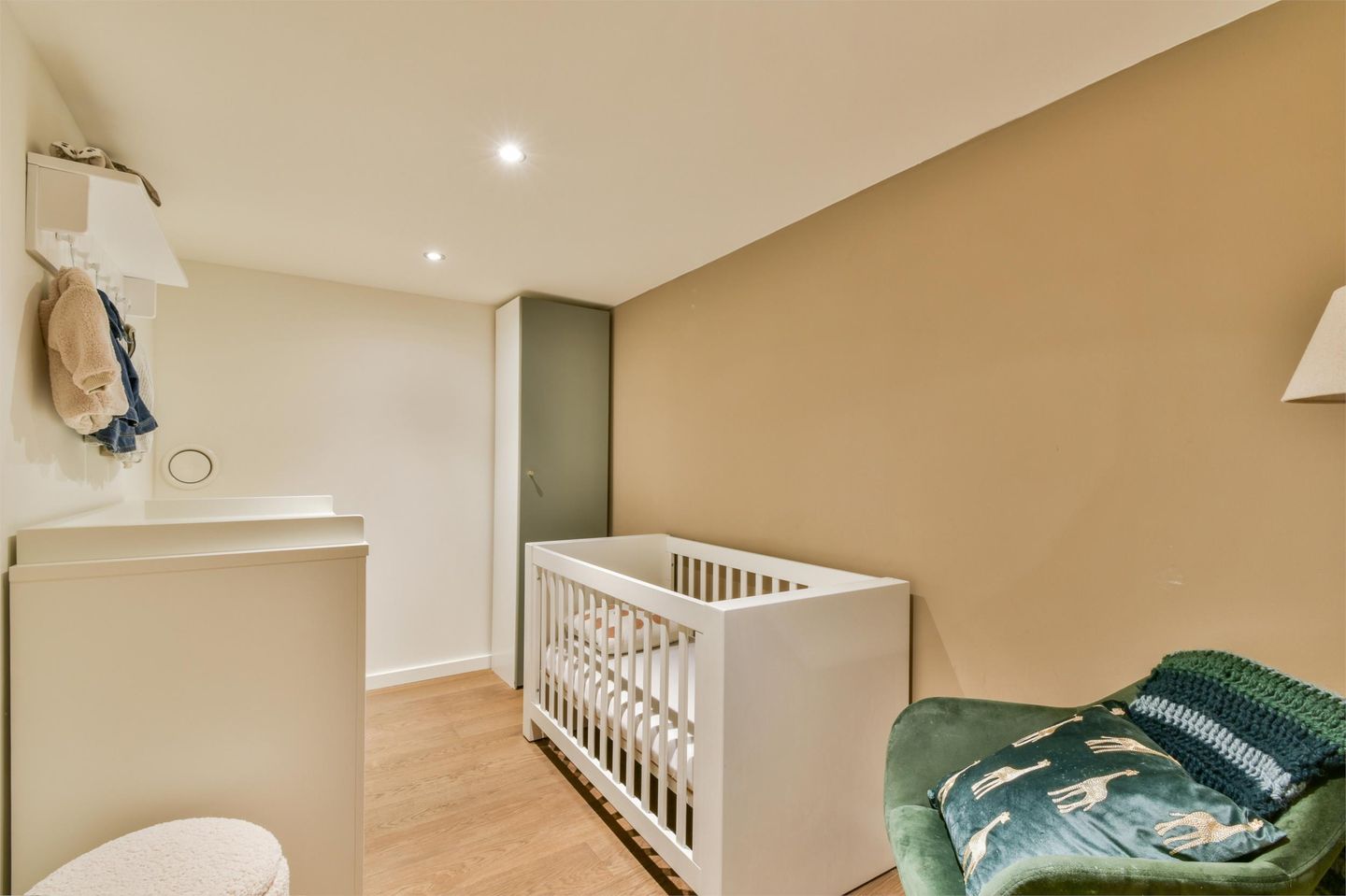 Photo 19 of Weissenbruchstraat 43-H