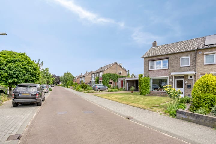 Photo 2 of Oranjestraat 17