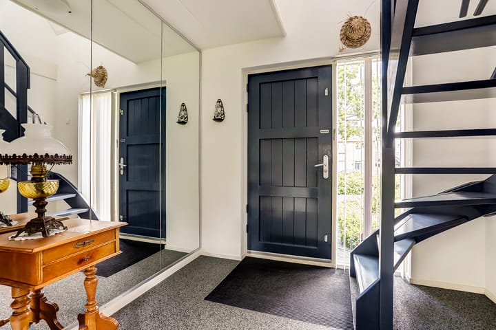 Photo 2 of Lammerts van Buerenstraat 10