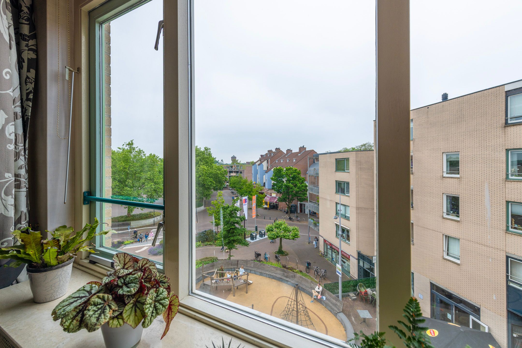 Foto 6 van Emmaplein 132