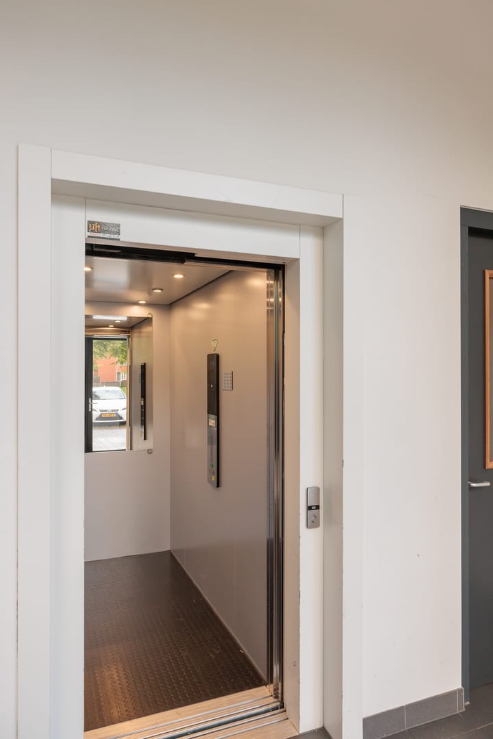 Photo 13 of Makelaarstraat 8-E